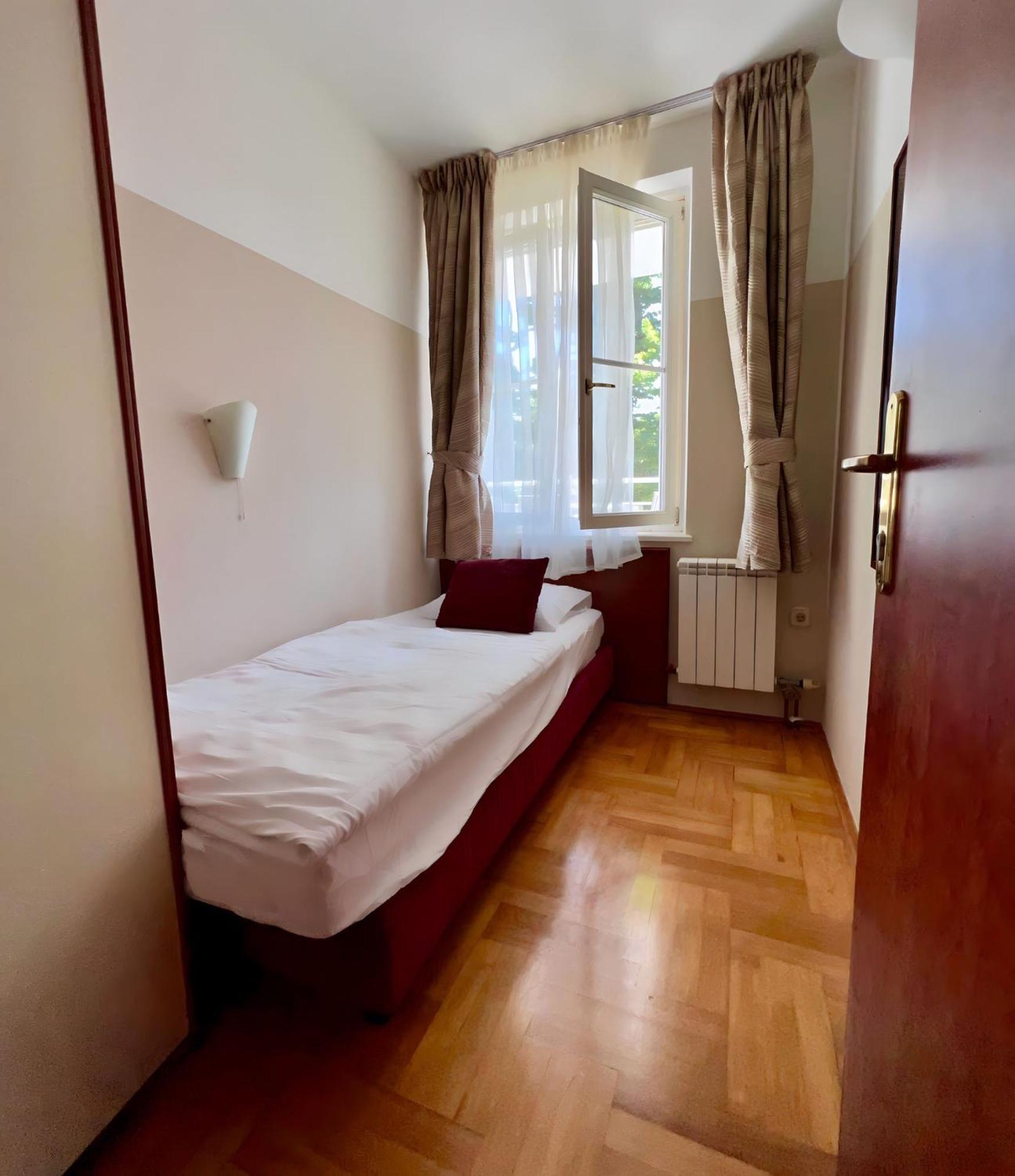 Villa Valdepian Apartments Савудрия Экстерьер фото